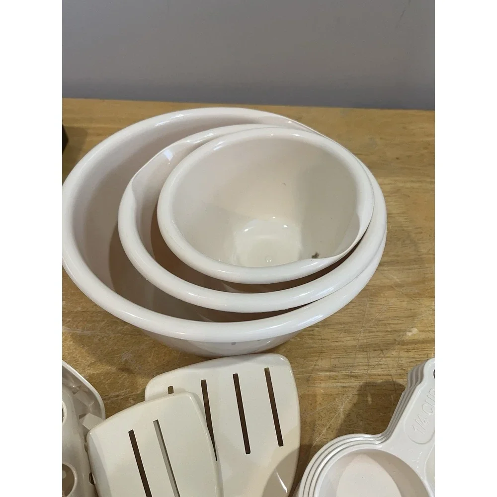 Vtg Tailor Made Kitchen Utensil Set 12 Piece Almond‎ NOS Spoons Measuring Bowls